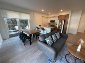 Chic Urban Retreat in Heart of LA, Steps from Attractions!